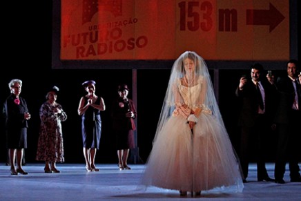 A Visita da Velha Senhora